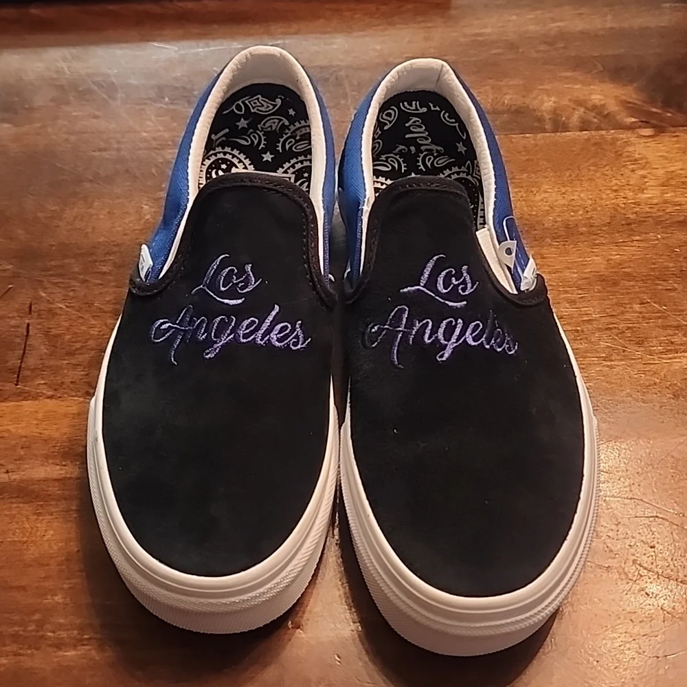 Never worn hard to find Los Angeles Van's - Picture 2 of 6